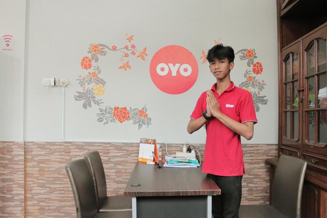 Oyo 121 Rumah Ayub Syariah Hotel Jakarta Kültér fotó