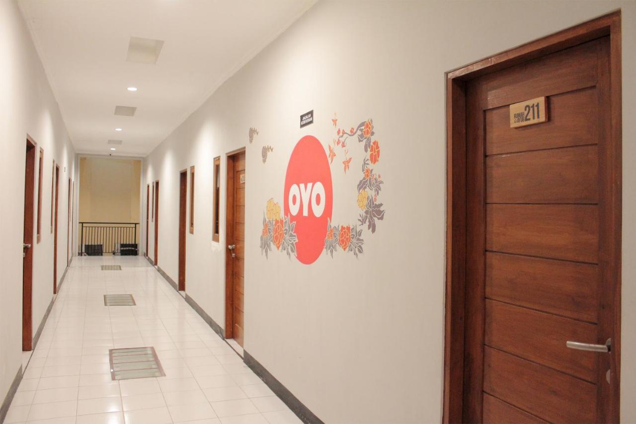 Oyo 121 Rumah Ayub Syariah Hotel Jakarta Kültér fotó